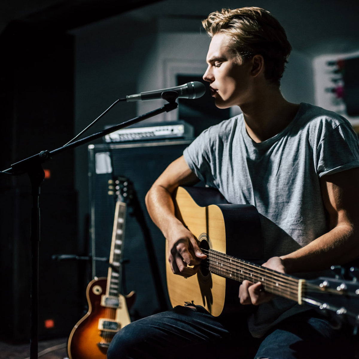 FIFINE K6 dynamic cardioid handheld microphone with XLR to 1/4-inch cable